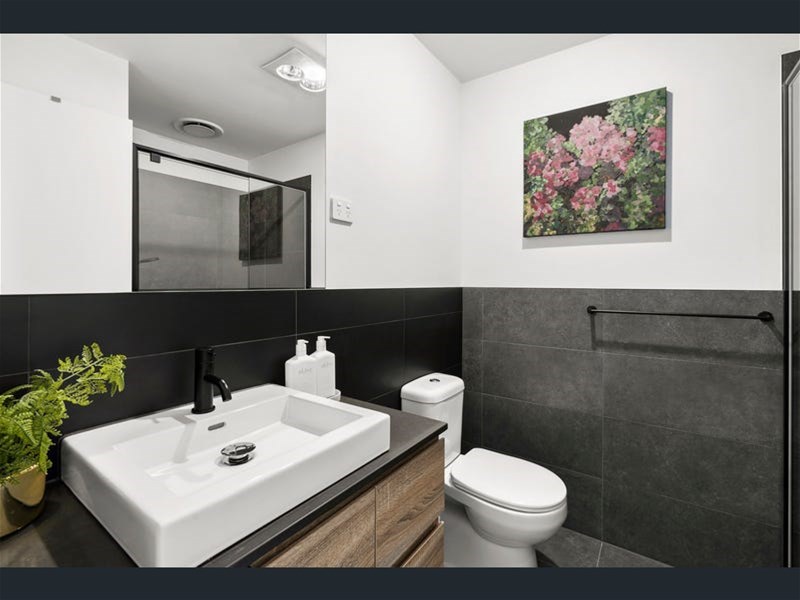 3 Bedroom Townhouse with 2 13