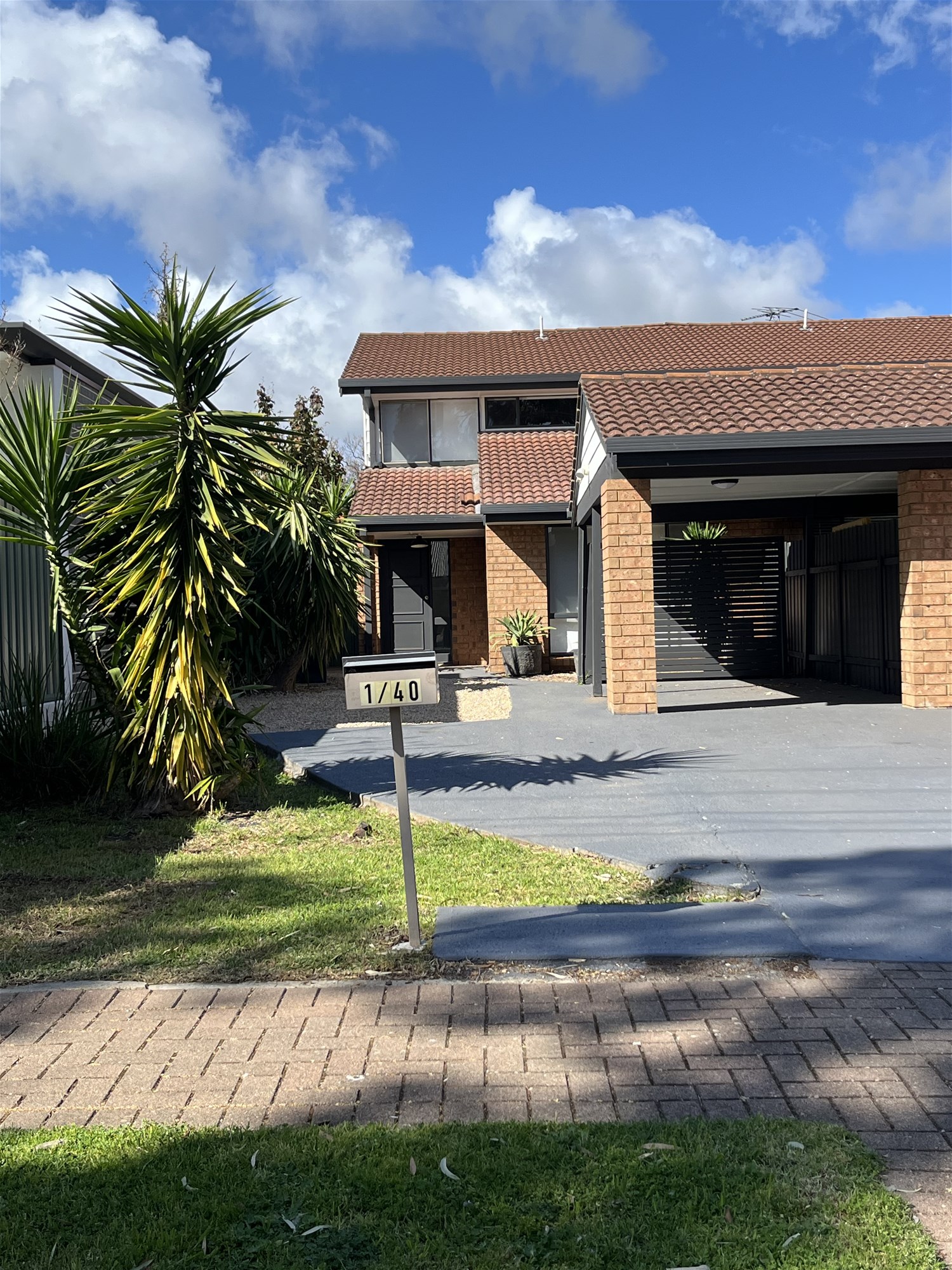 Spacious 3 br Townhouse for 3