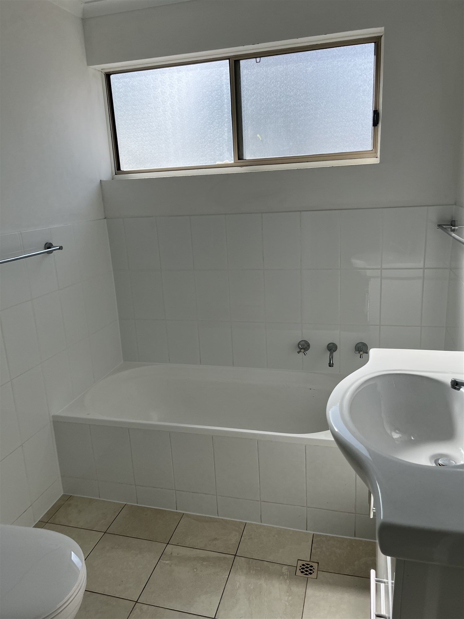 Spacious 3 br Townhouse for 14