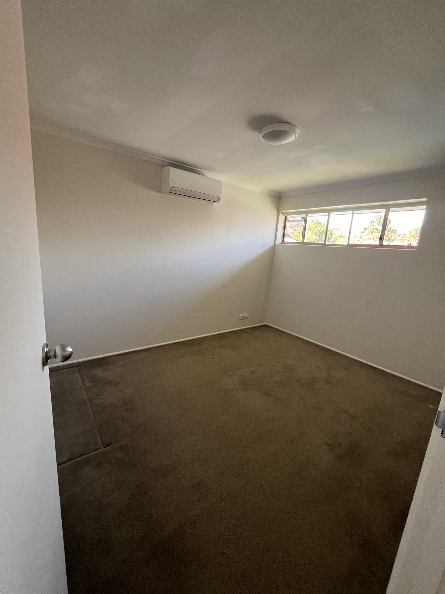 Spacious 3 br Townhouse for 20