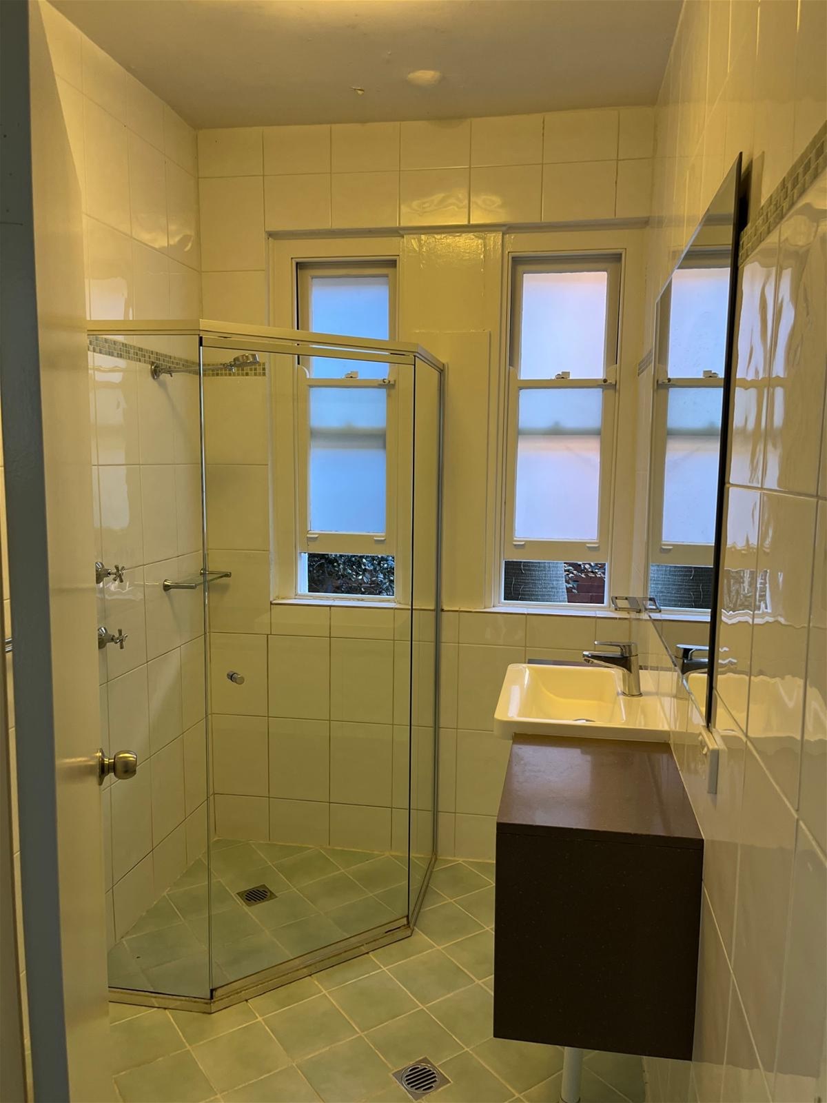 Sunny 2-Bedroom Waterfront Gem – 4