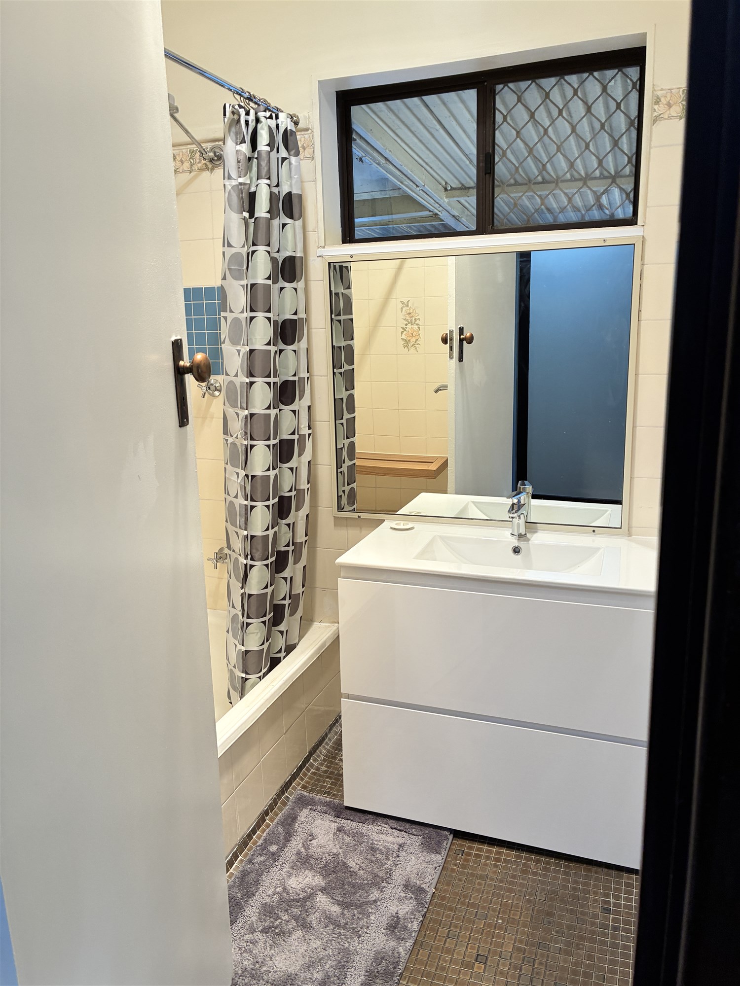 Cosy Karrinyup Home 7