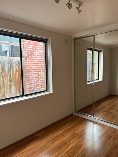 One Bedroom light filled Apartment 5