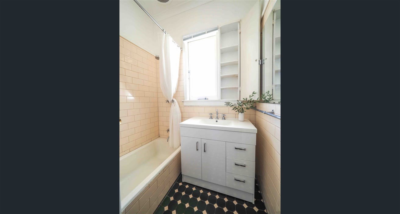 Neat 2 bed, 1 bath 6