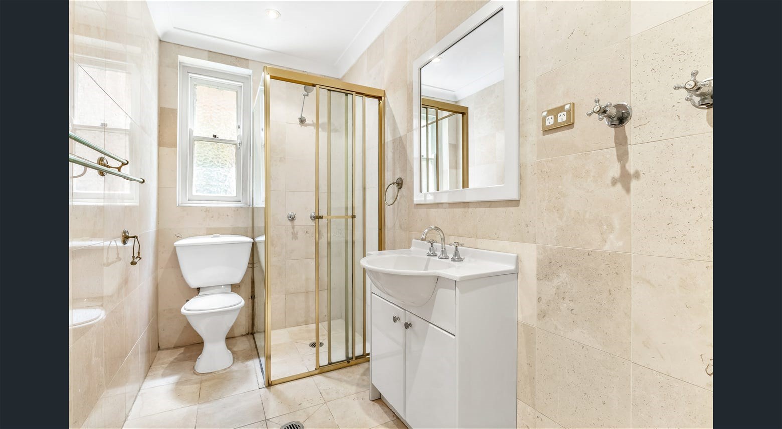 Three Large Bedroom Apartment + 2