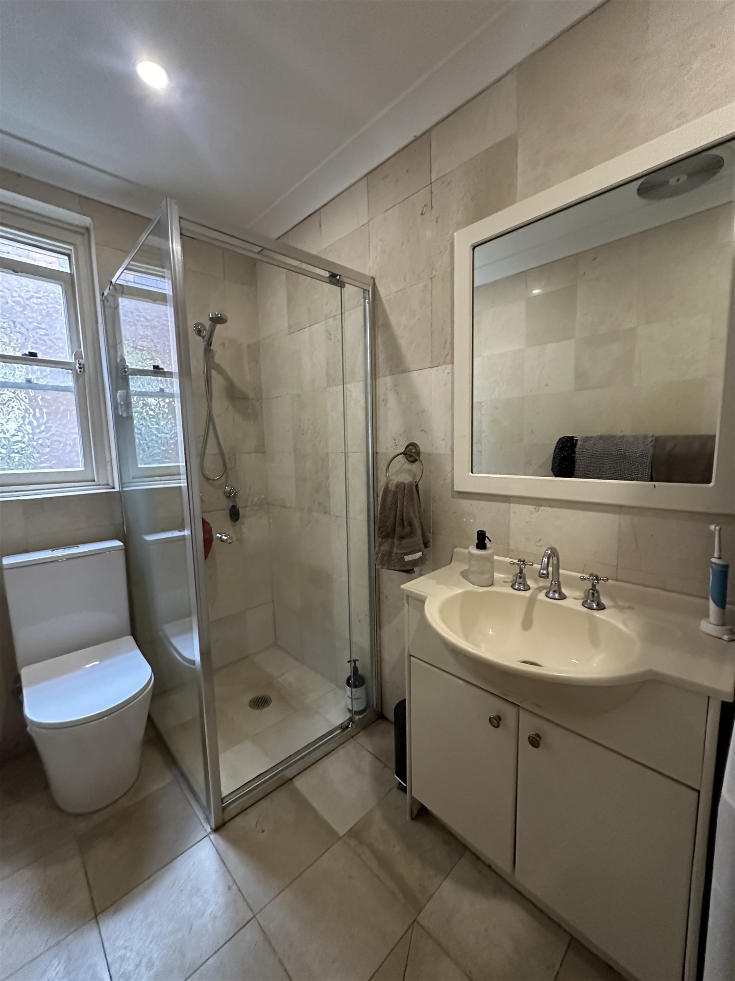 Three Large Bedroom Apartment + 8