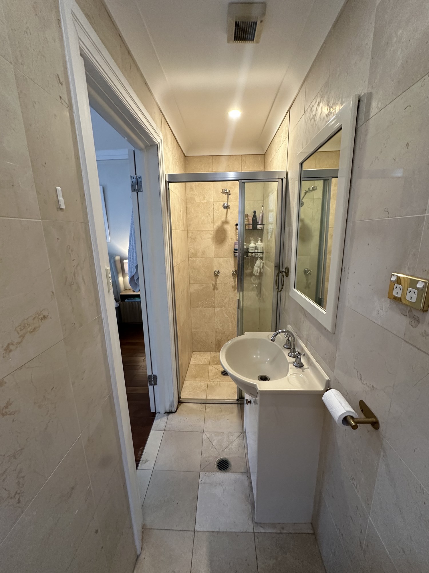 Three Large Bedroom Apartment + 10