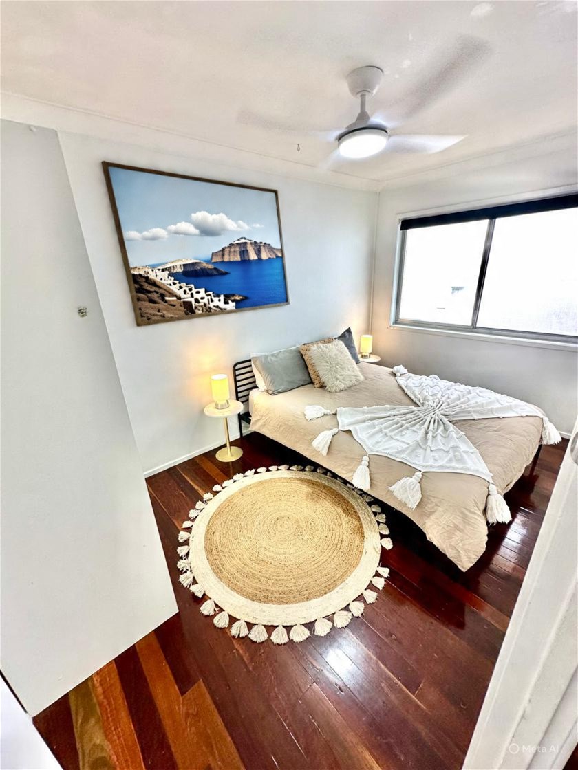 “Stunning Classic 70’s Balmoral Apartment 10