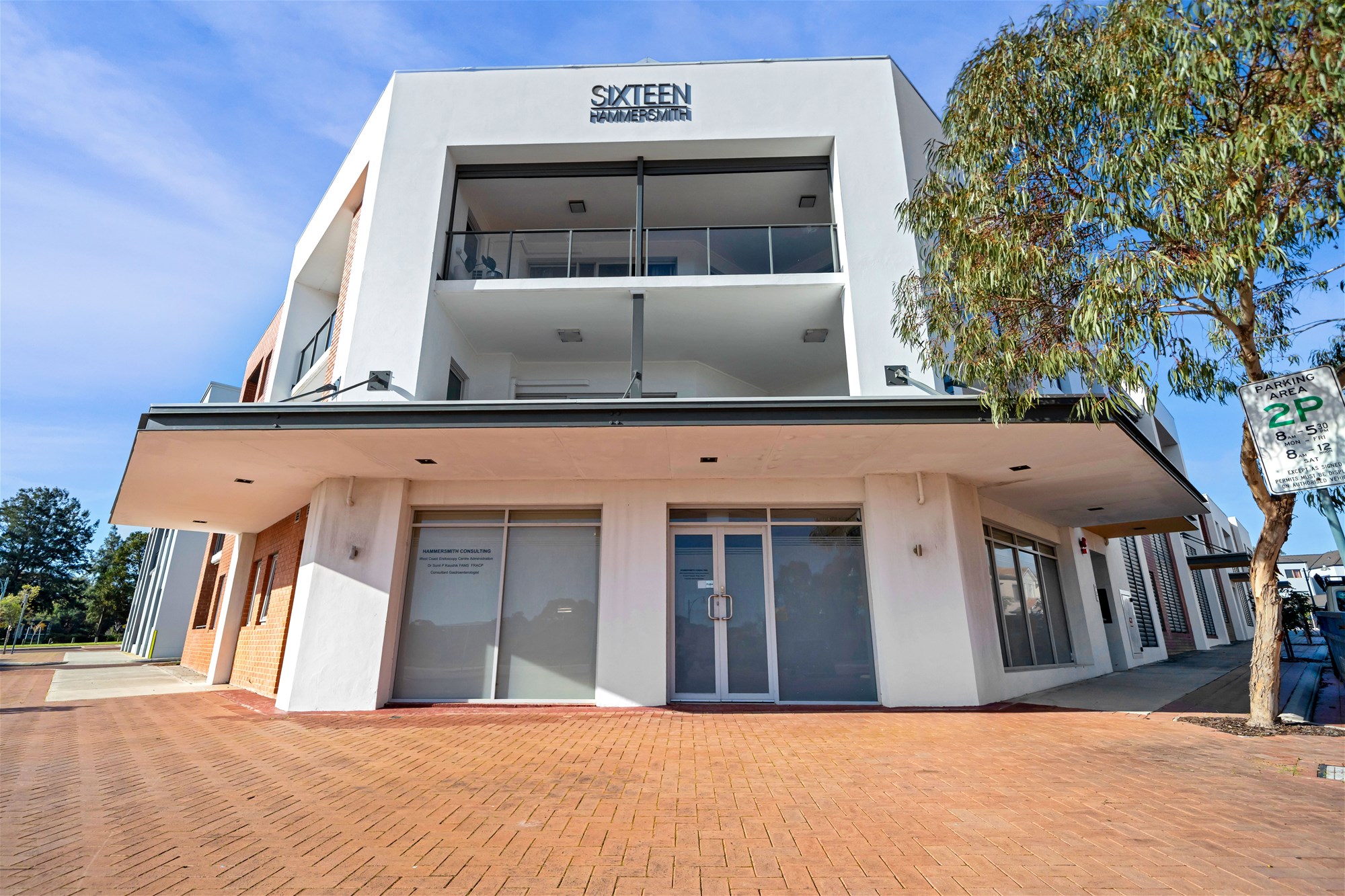 Quiet and Secure Apartment in 17