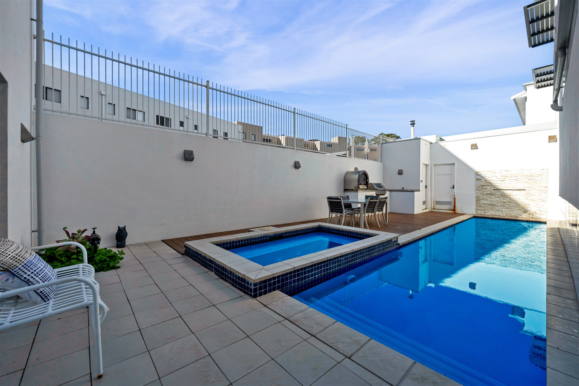 Quiet and Secure Apartment in 19