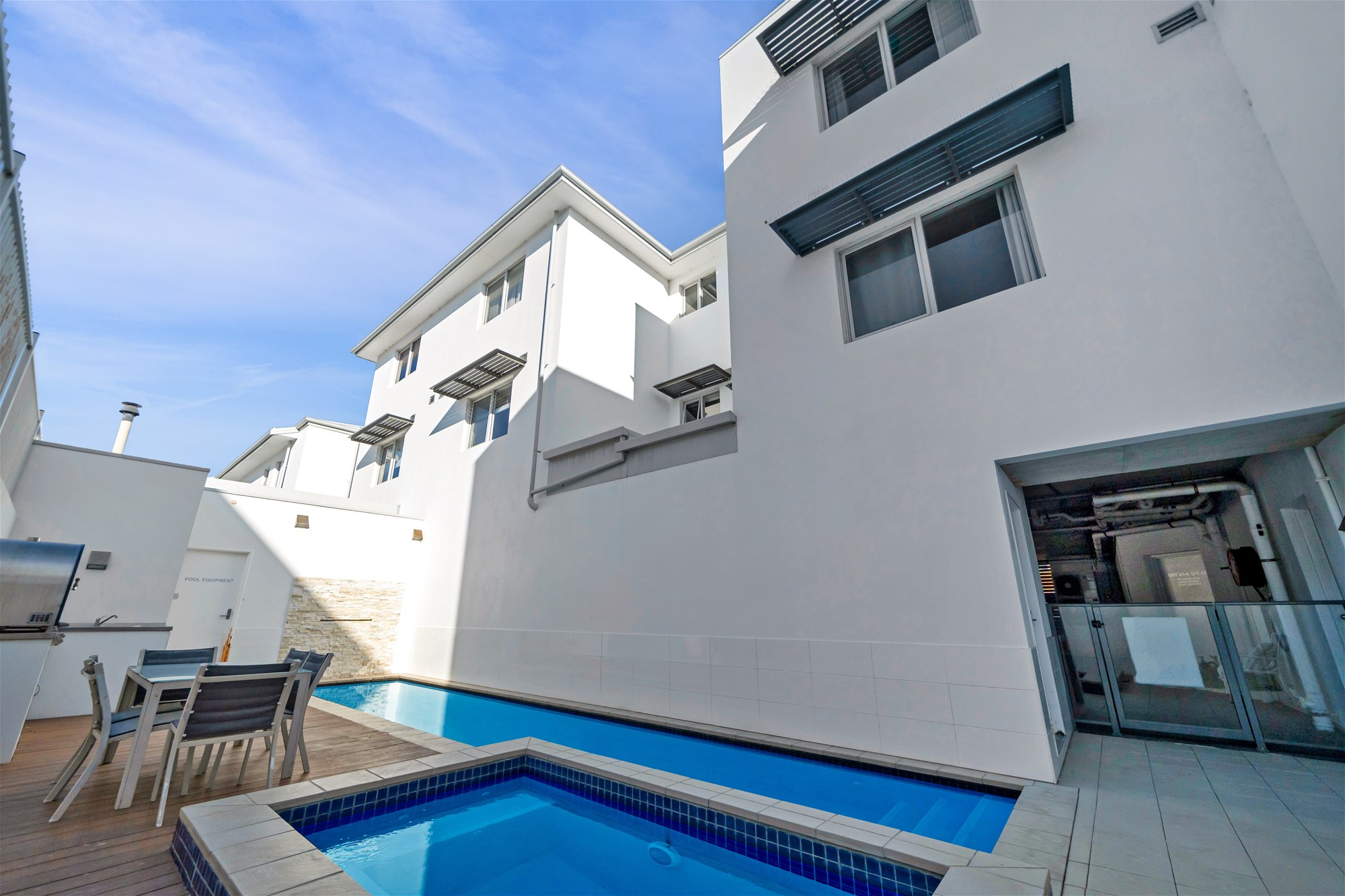 Quiet and Secure Apartment in 21