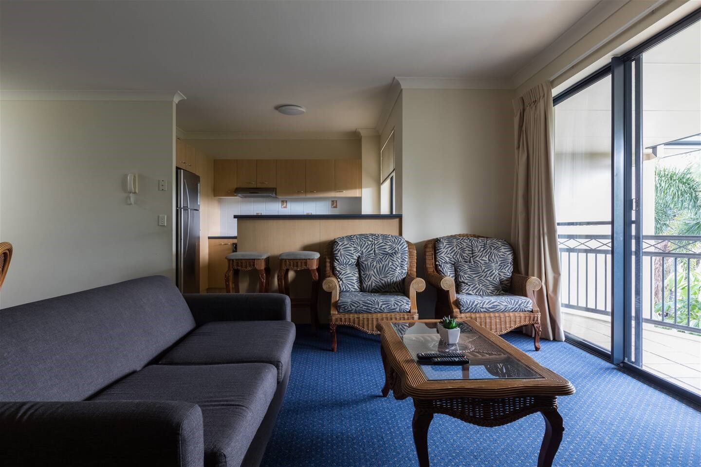 Fully furnished 2 bedroom 2 2