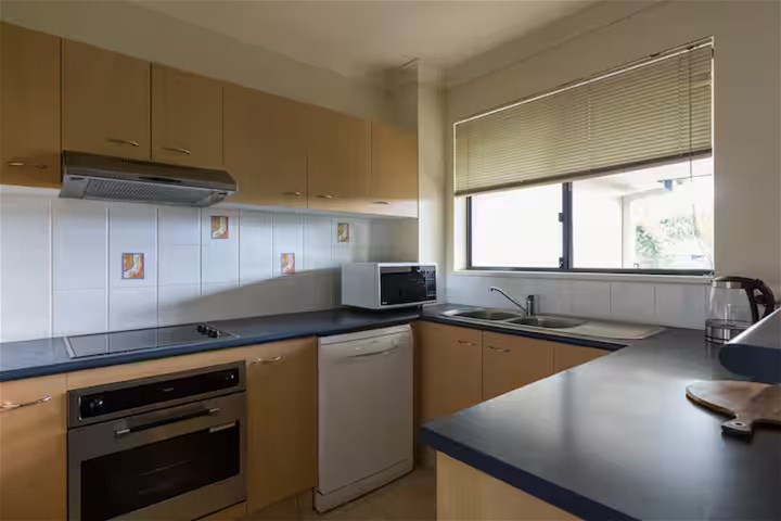 Fully furnished 2 bedroom 2 5