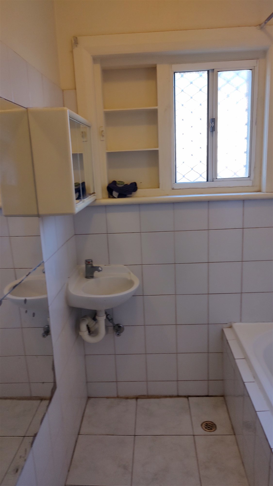 Traditional 1950’s Home Convenient Location 7