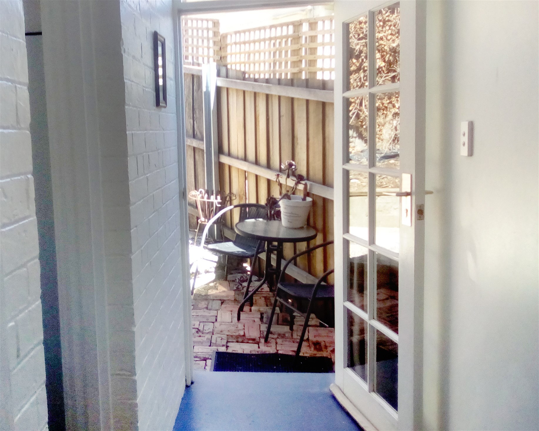 FULLY FURNISHED SELF CONTAINED PRIVATE 21