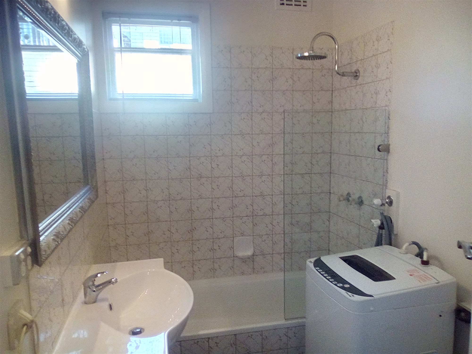 FULLY FURNISHED SELF CONTAINED PRIVATE 25