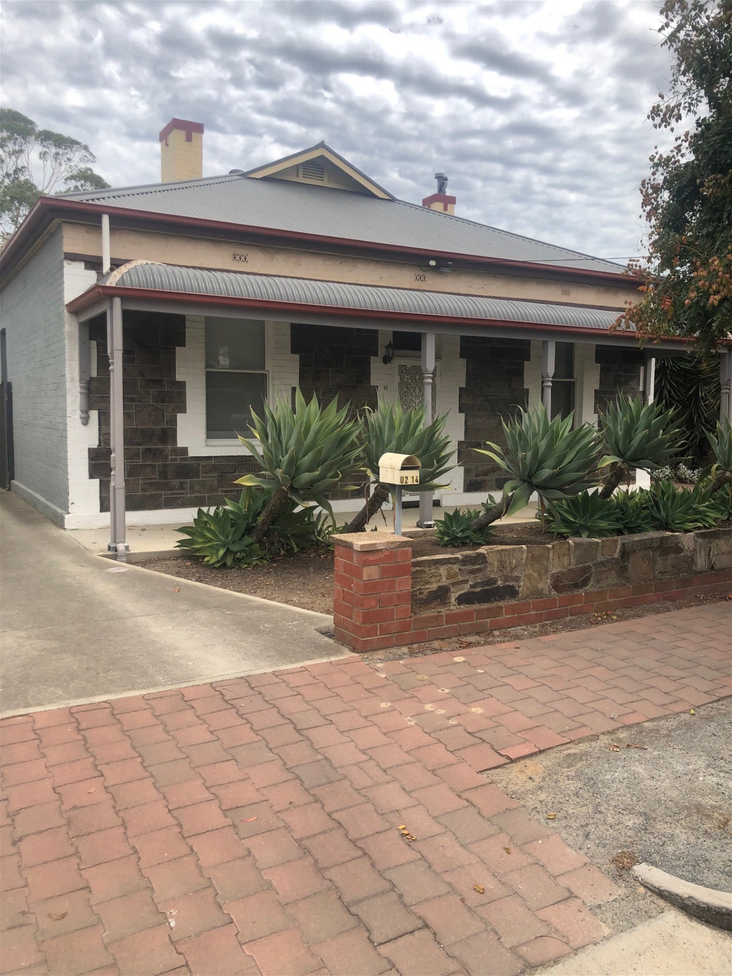  CLARENCE PARK 2 BEDROOM BLUESTONE VILLA MAISONETTE WITH MODERN OPEN PLAN EXTENSION