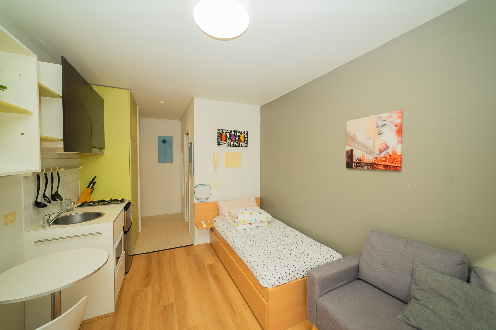 Large Corner Studio Next to 7