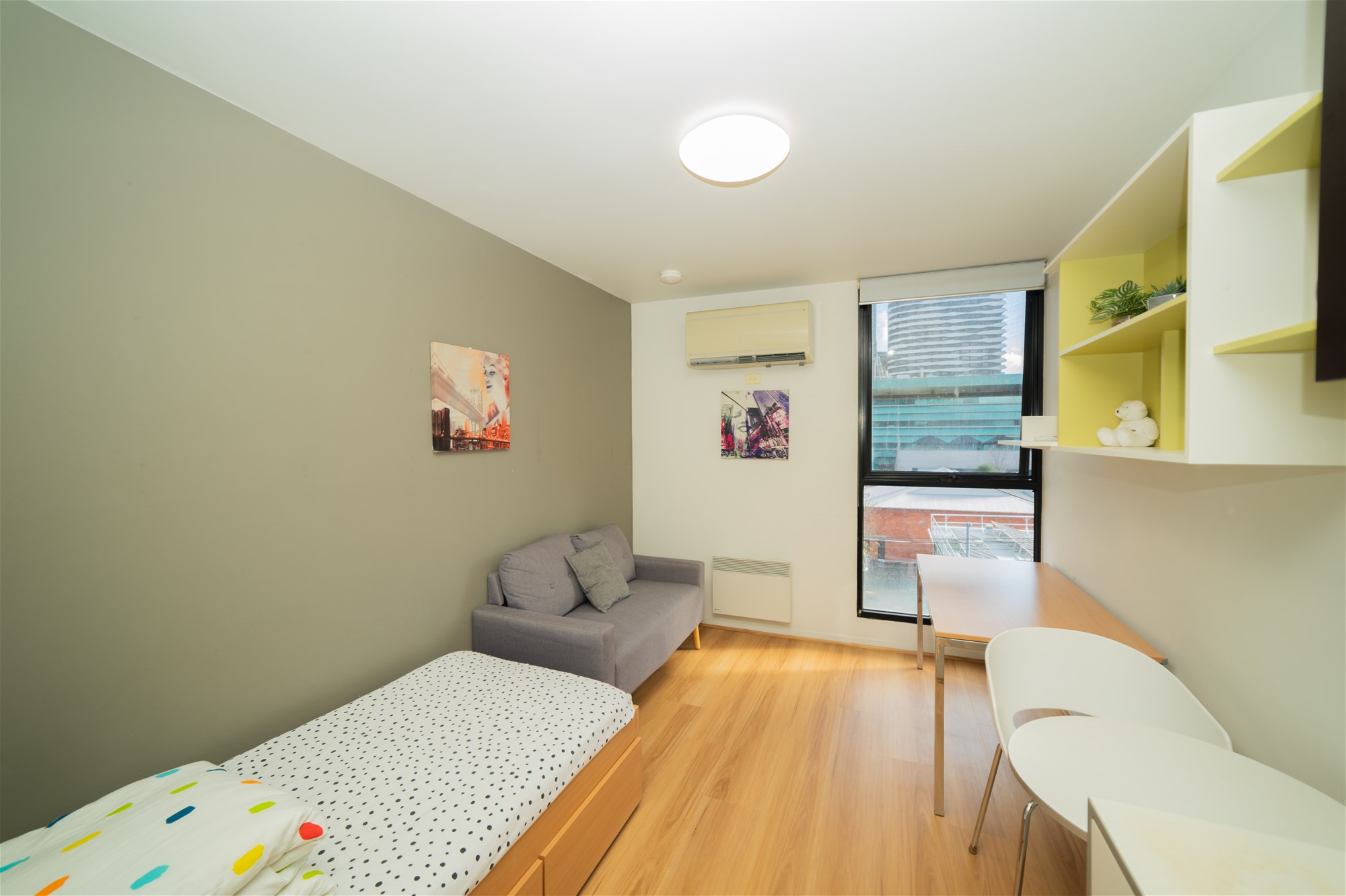 Large Corner Studio Next to 4