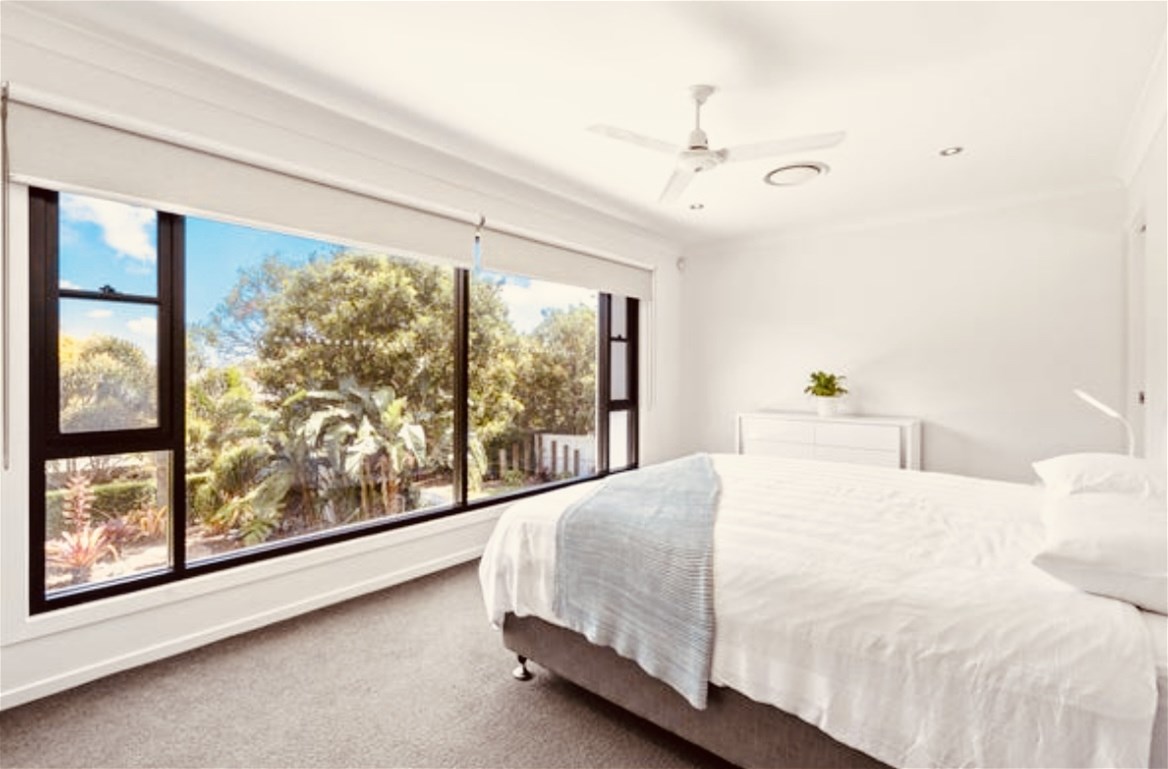 “Hollywell Haven: Stunning 3 Bedroom 2