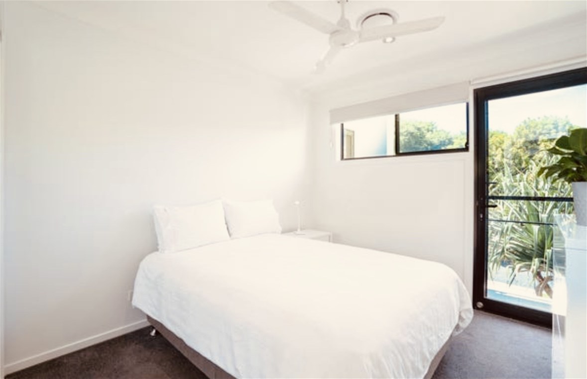 “Hollywell Haven: Stunning 3 Bedroom 4