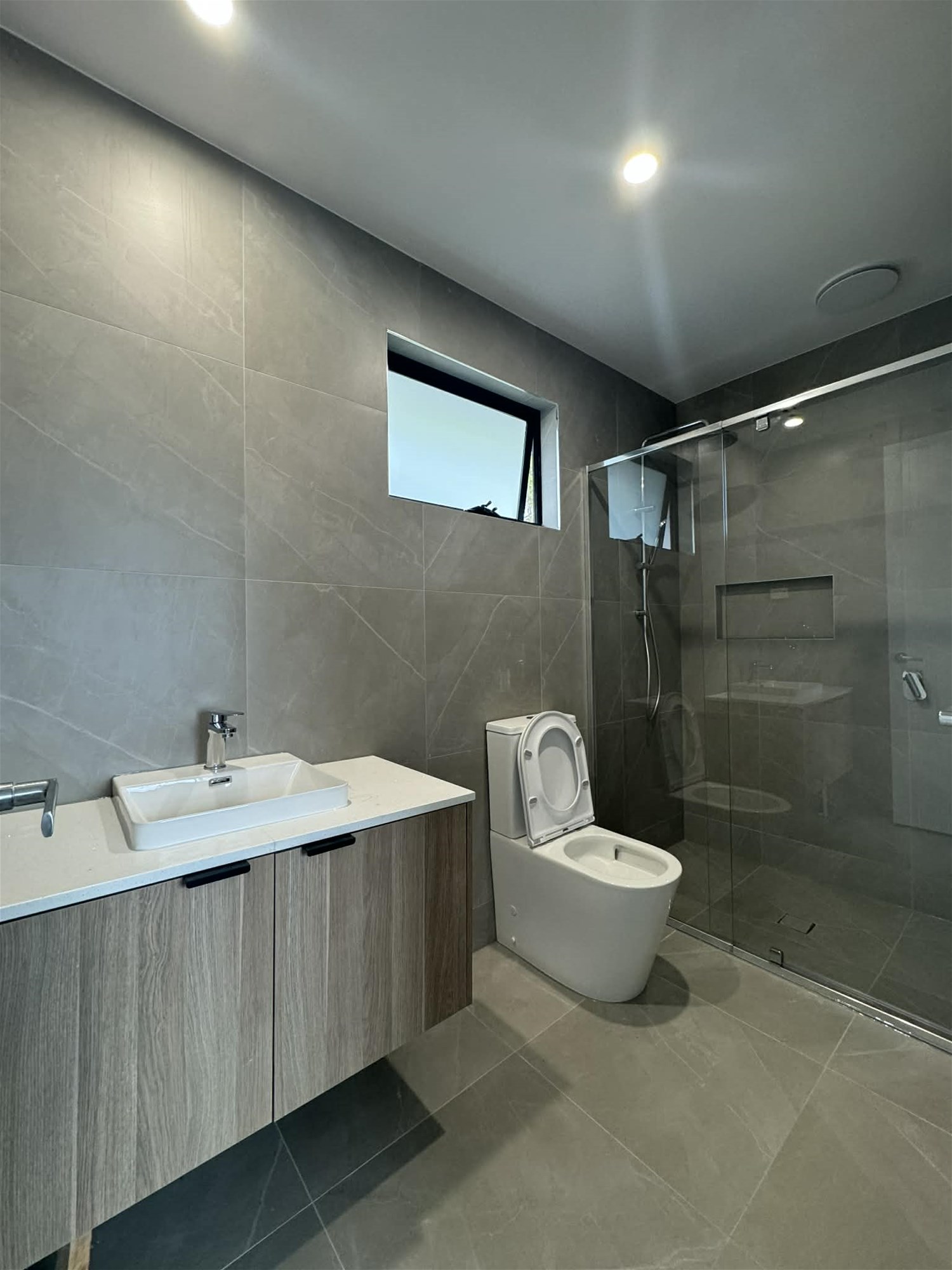 Modern, Spacious & Brand New. 8
