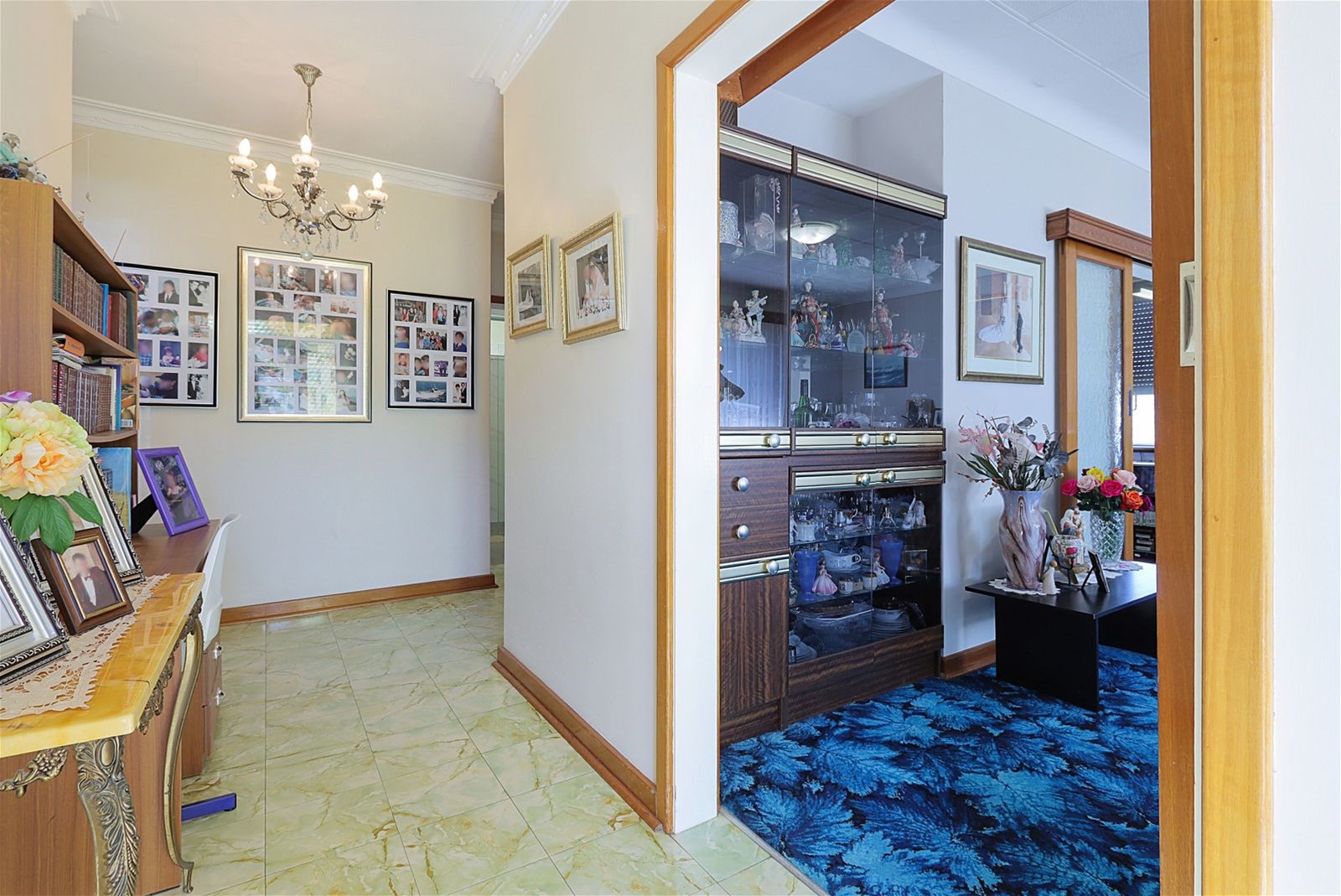 BEAUT OLDER STYLE HIGH CEILINGS SOLID FAMILY HOME OFFERED VACANT OR WITH  PART FURNITURE.