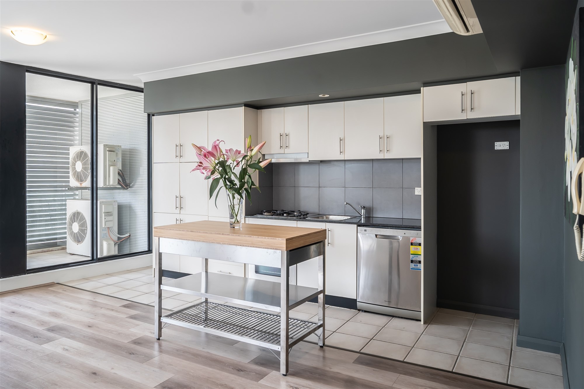 Modern North-Facing 3-Bedroom Apartment with 2