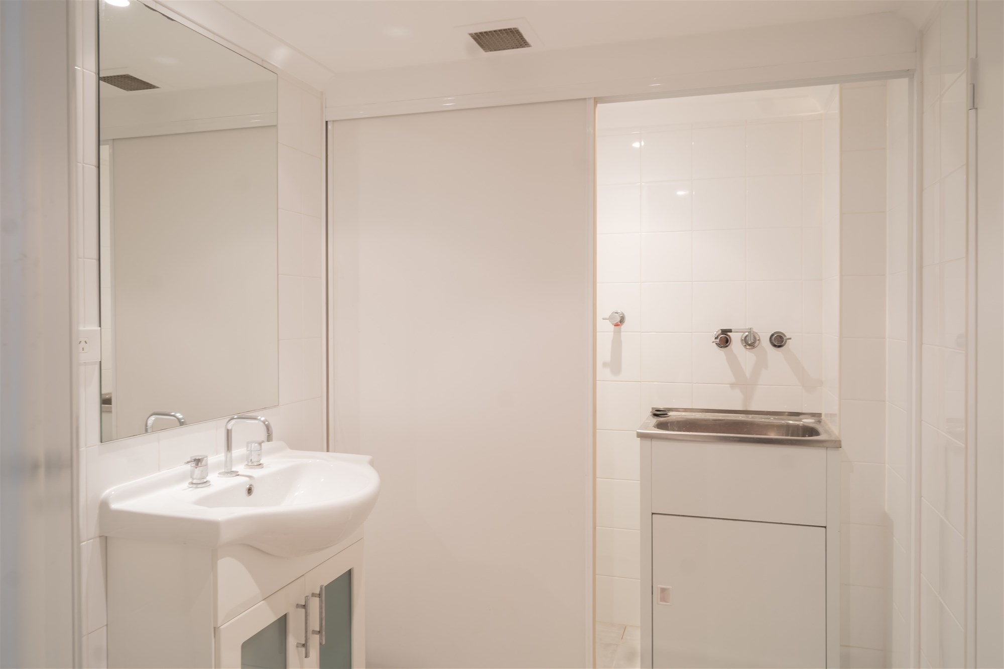 Modern North-Facing 3-Bedroom Apartment with 7
