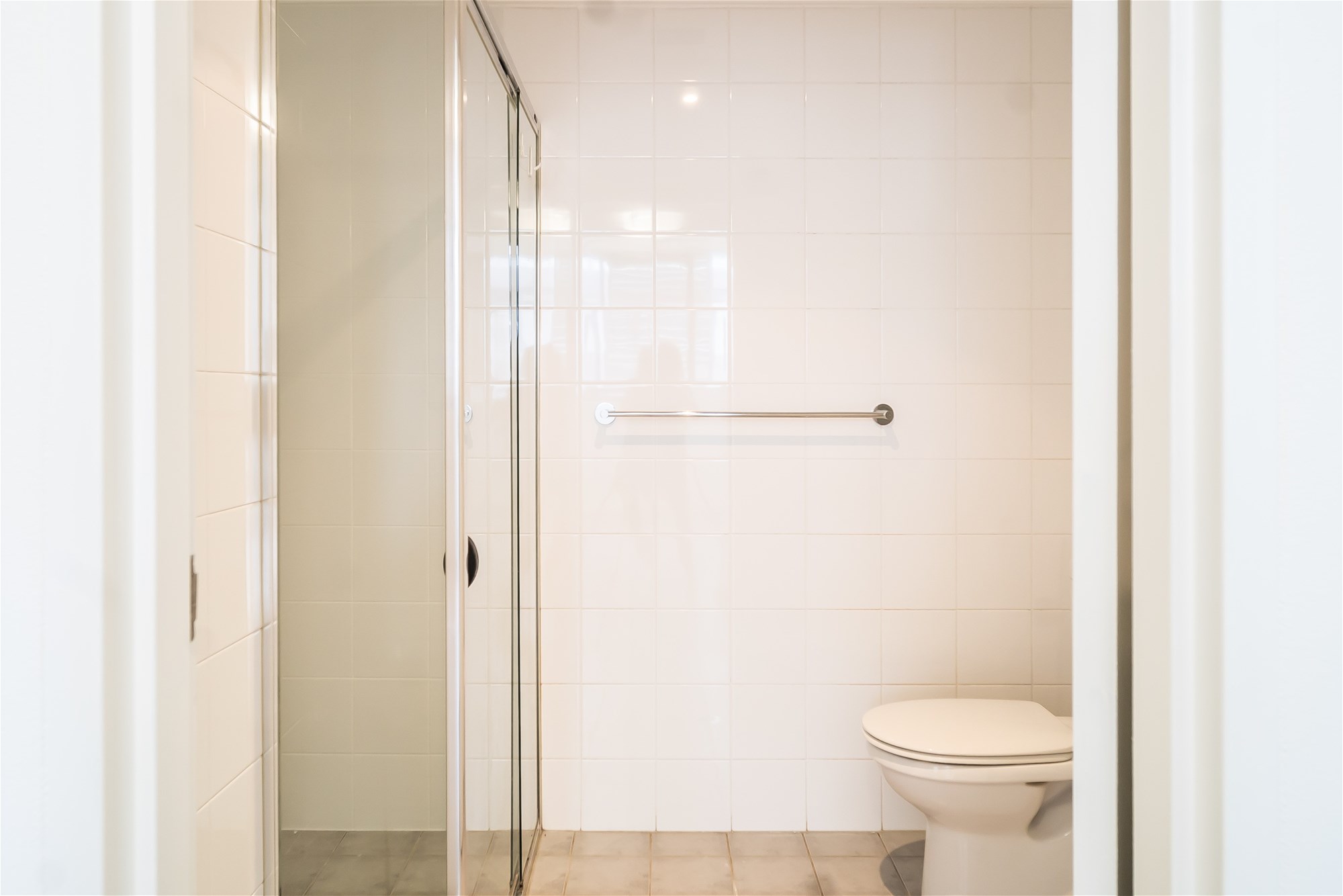 Modern North-Facing 3-Bedroom Apartment with 8