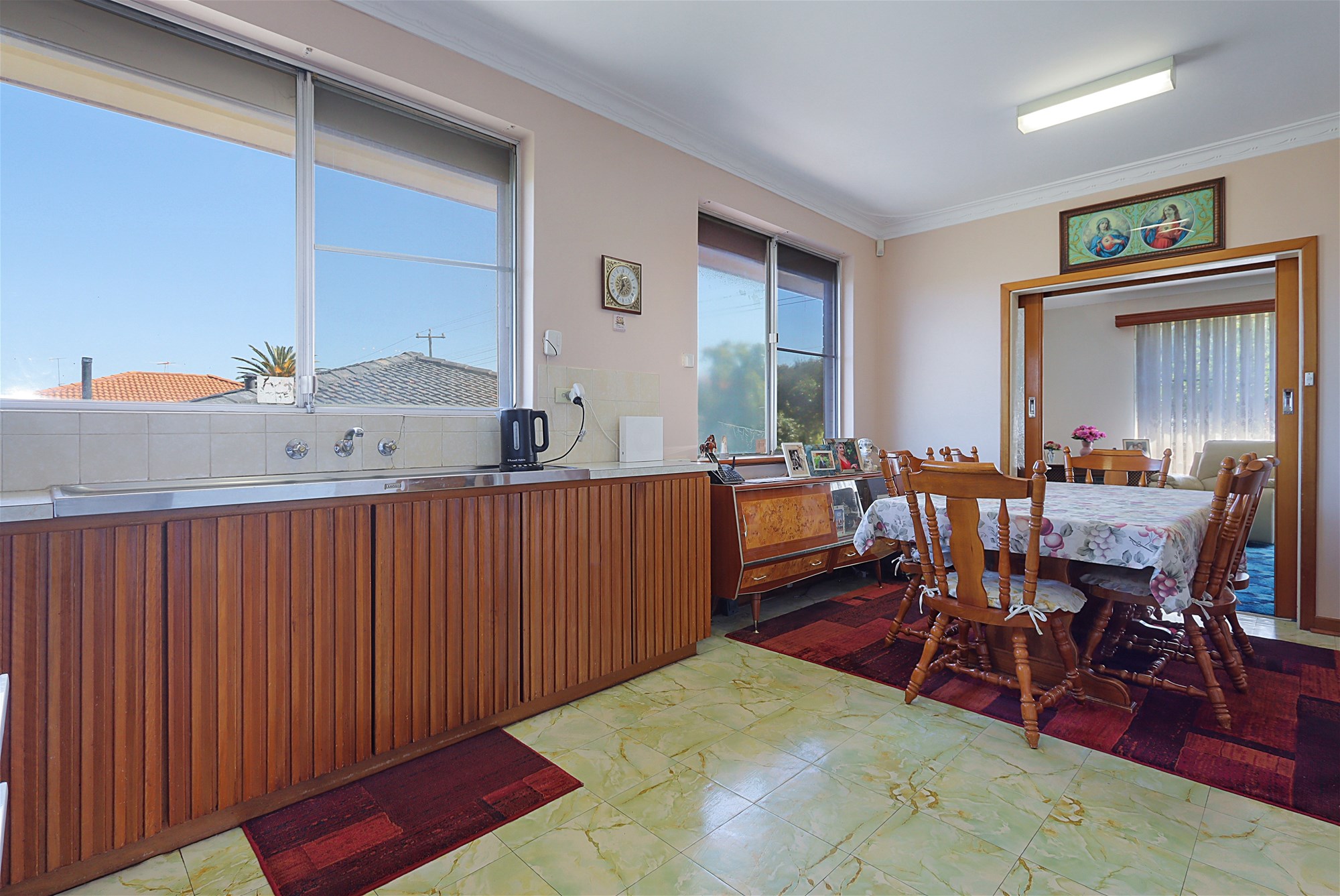 BEAUT OLDER STYLE HIGH CEILINGS 7