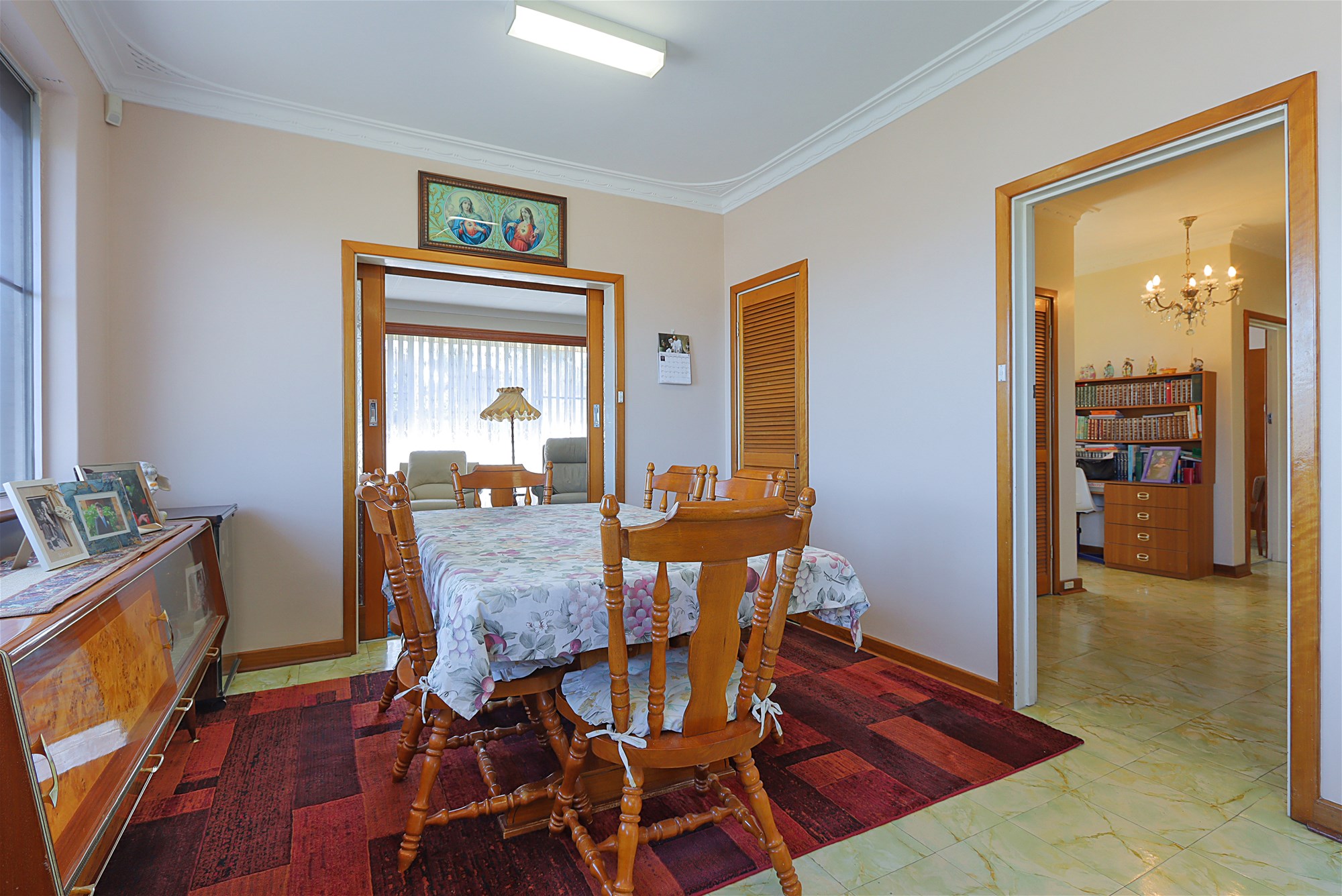 BEAUT OLDER STYLE HIGH CEILINGS 8