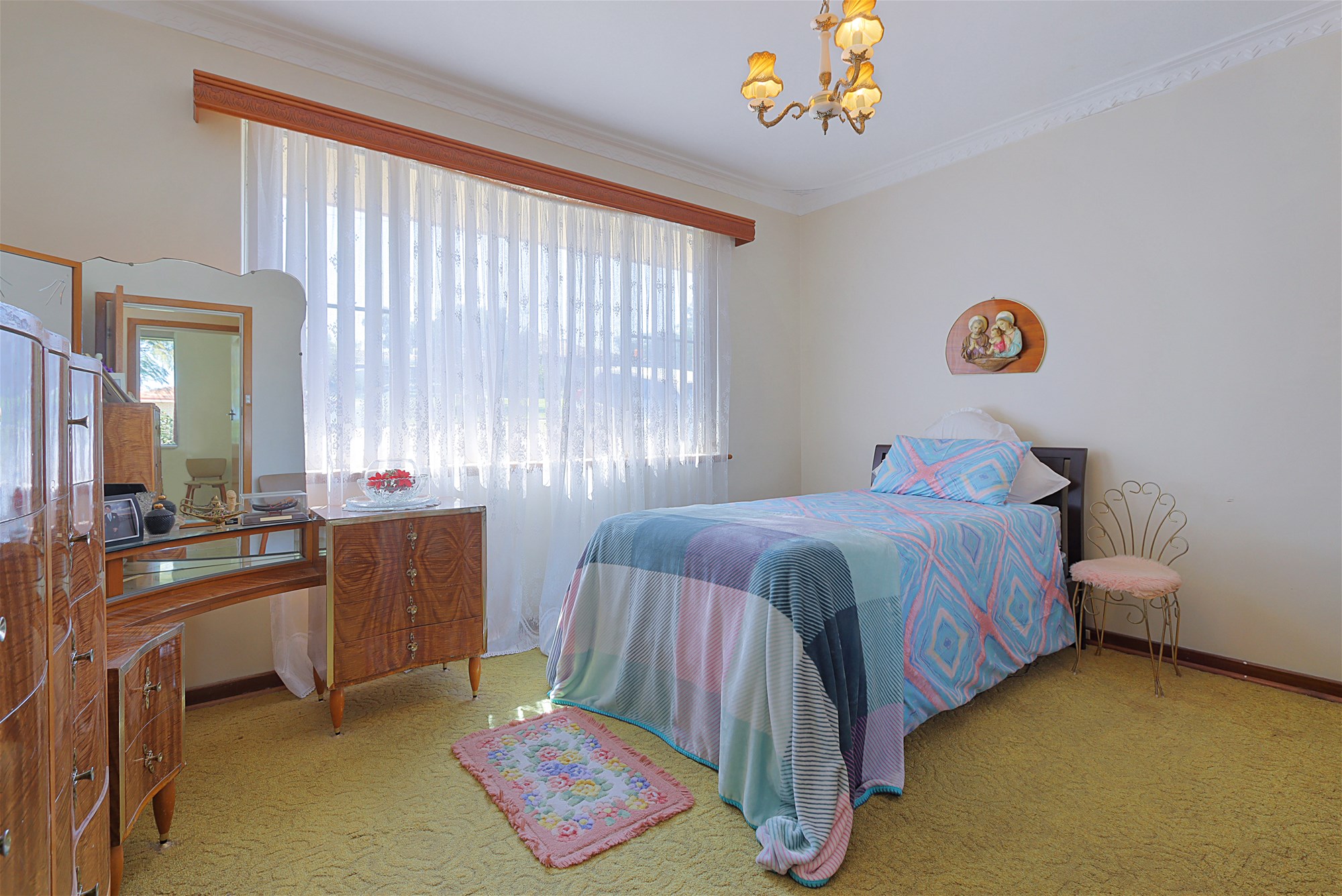 BEAUT OLDER STYLE HIGH CEILINGS 11