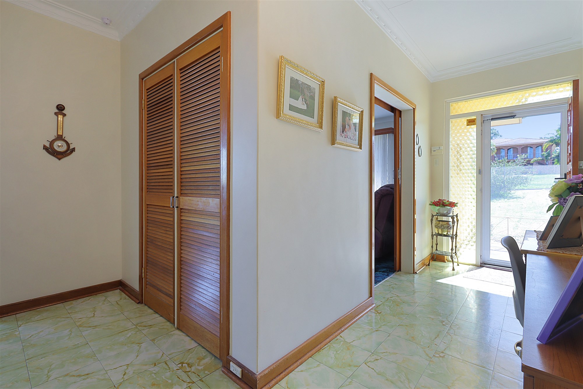 BEAUT OLDER STYLE HIGH CEILINGS 13