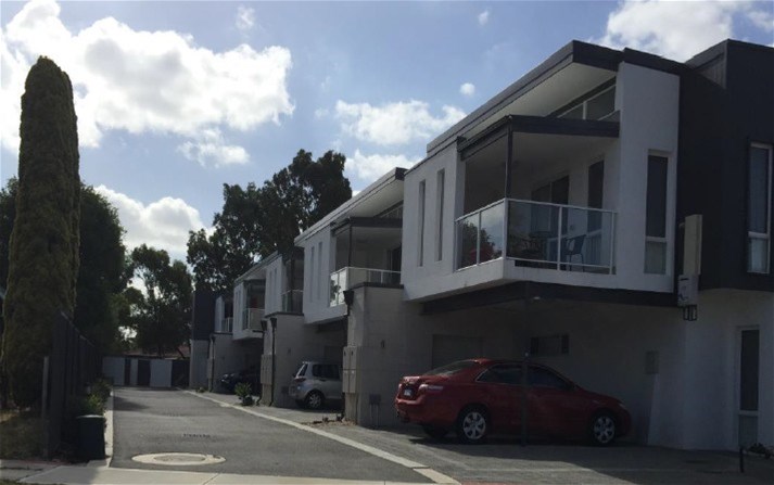 Convenient modern unit, close to facilities