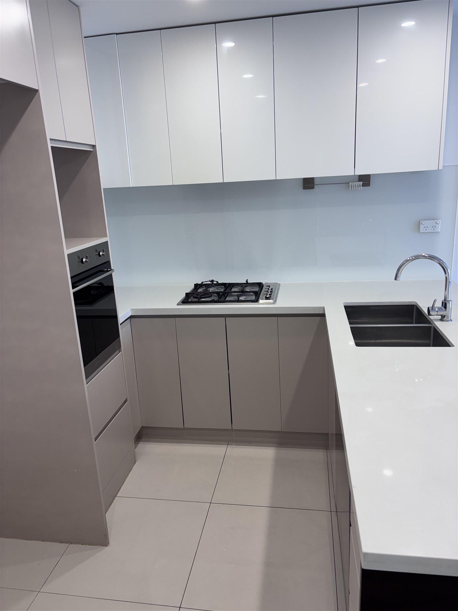 Modern 2-bedroom unit on quiet 3