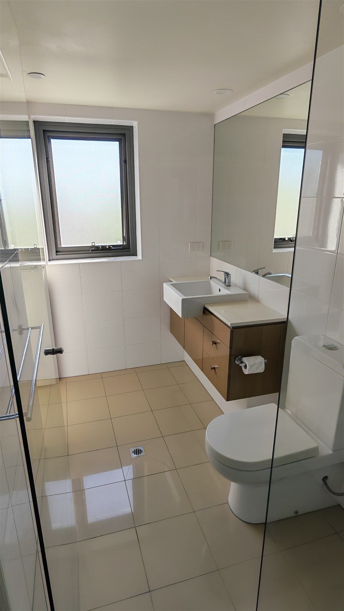 “Prime Location Apartment for Rent 11
