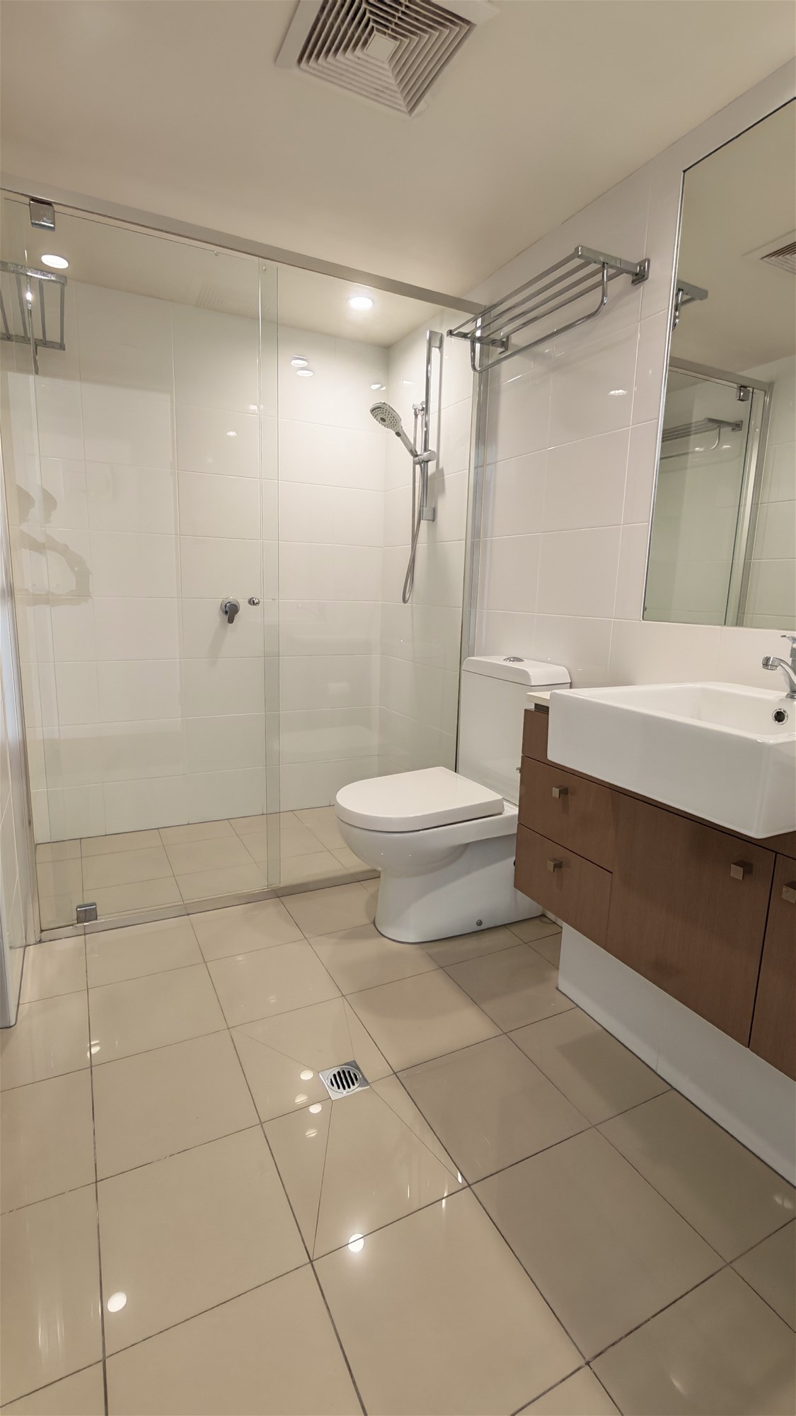 “Prime Location Apartment for Rent 16