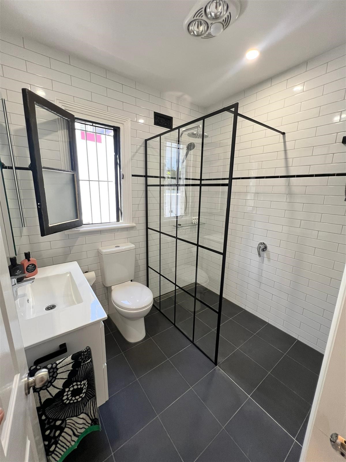 Sylish, Newly Renovated, Fully Furnished, 12