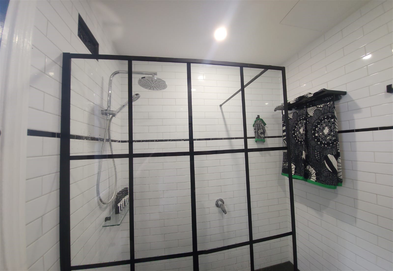 Sylish, Newly Renovated, Fully Furnished, 16