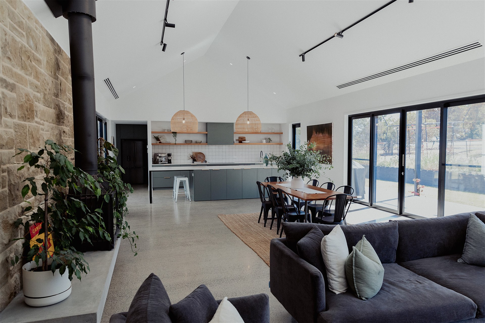 “Charming Ceres Home for Rent: 17
