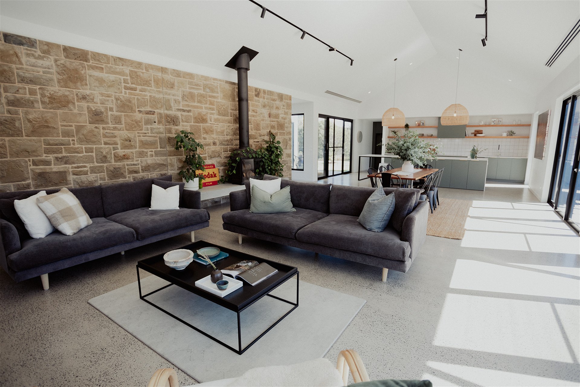 “Charming Ceres Home for Rent: 19