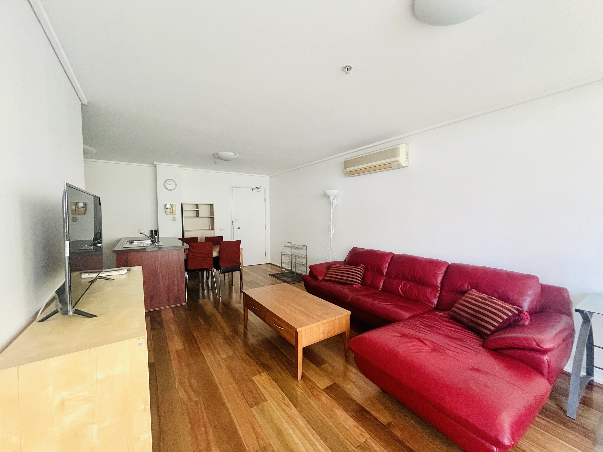 Spacious 2 Bedroom Apartment In 3