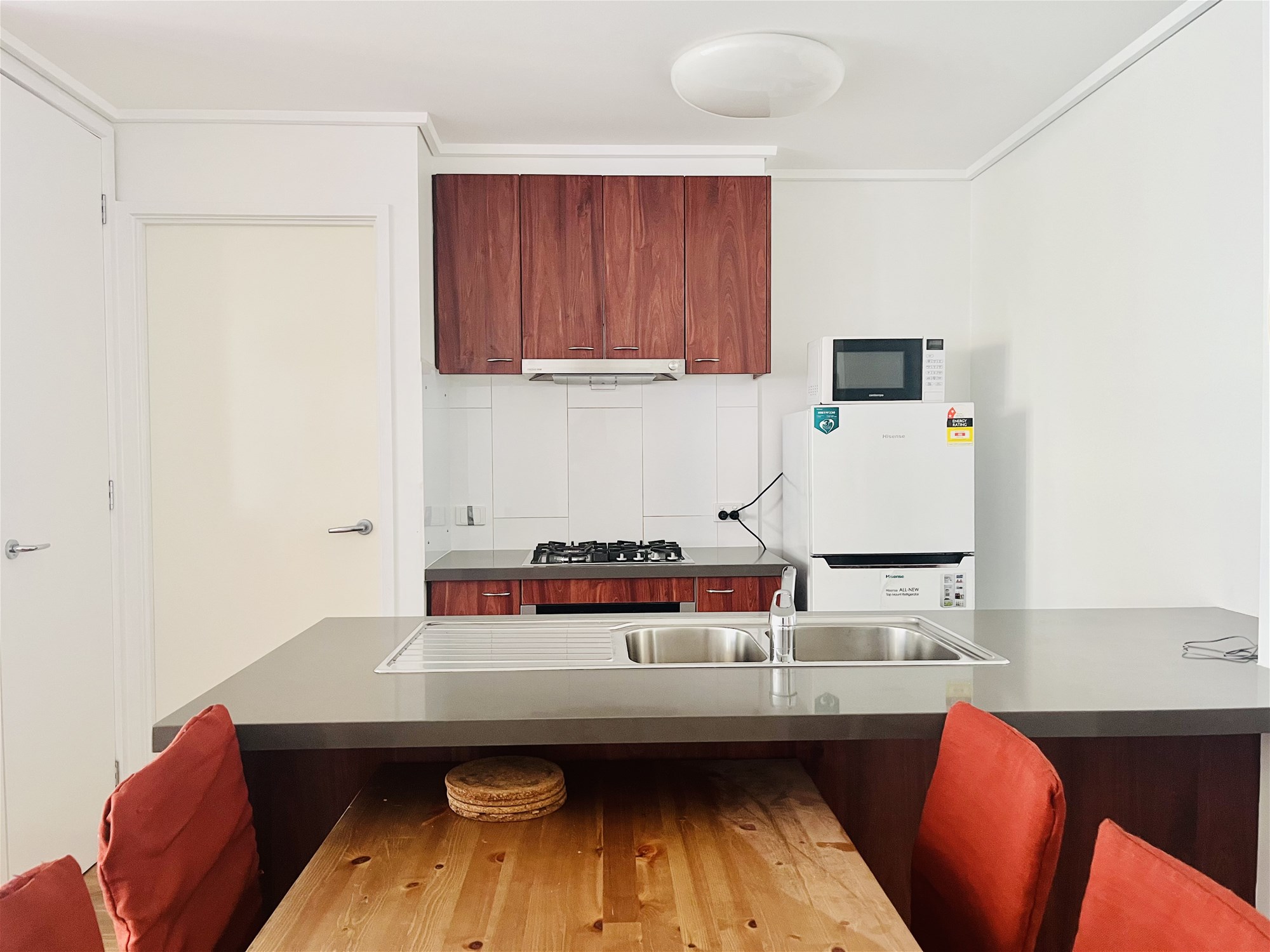 Spacious 2 Bedroom Apartment In 5