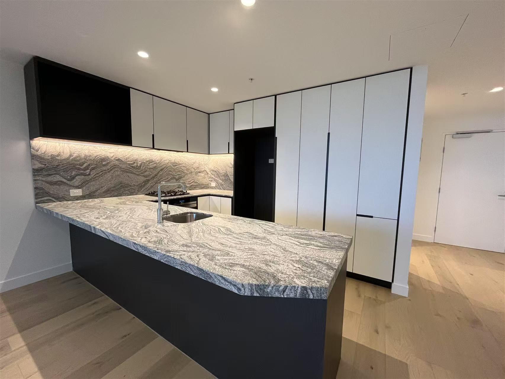 Spacious 2 Bedroom 2 Bathroom 3