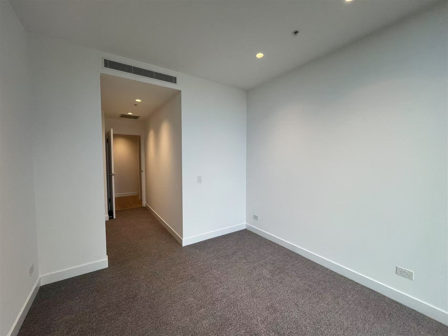 Spacious 2 Bedroom 2 Bathroom 8