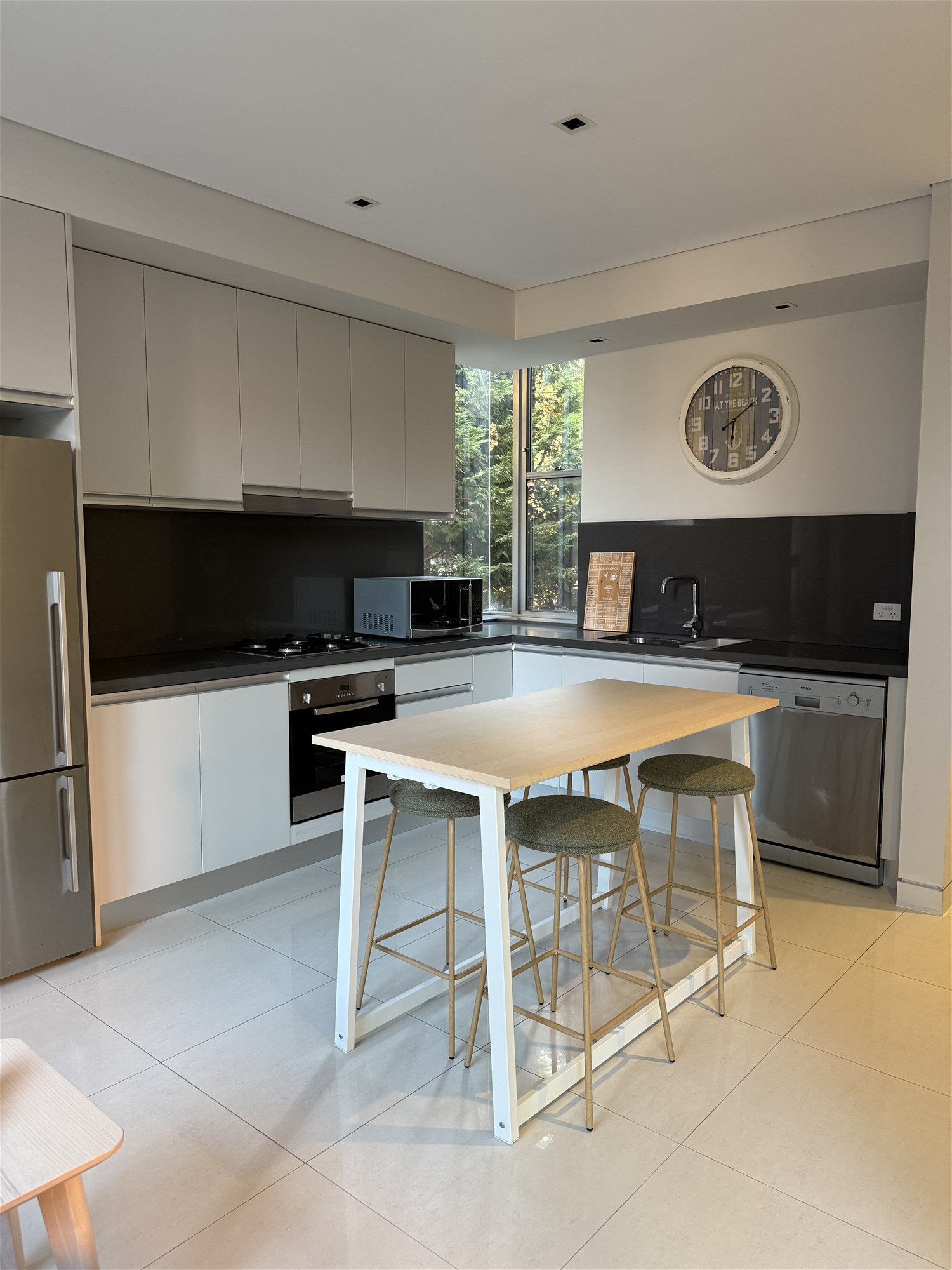 Furnished 3 Bedroom Apartment 200m 5