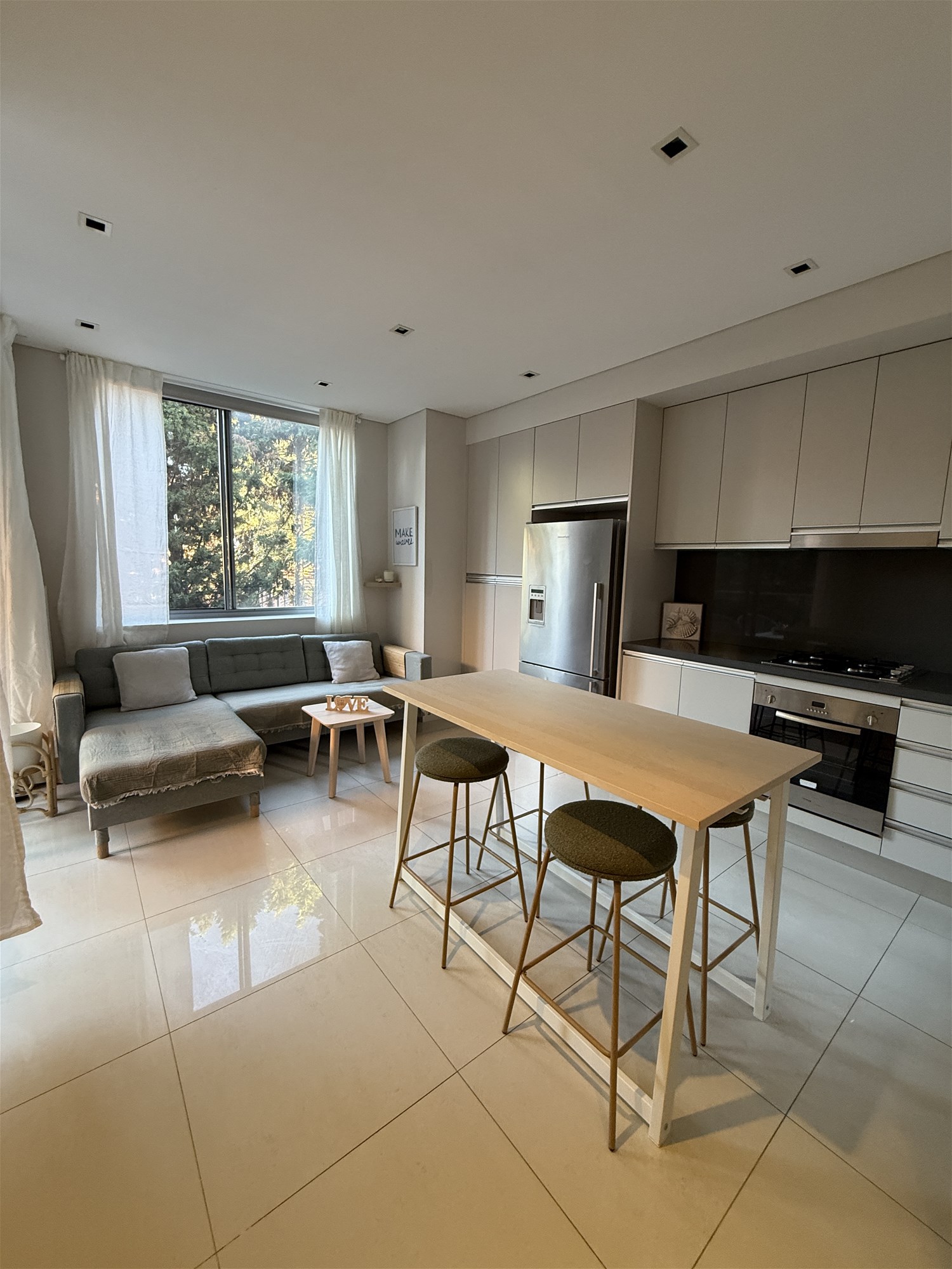 Furnished 3 Bedroom Apartment 200m 4