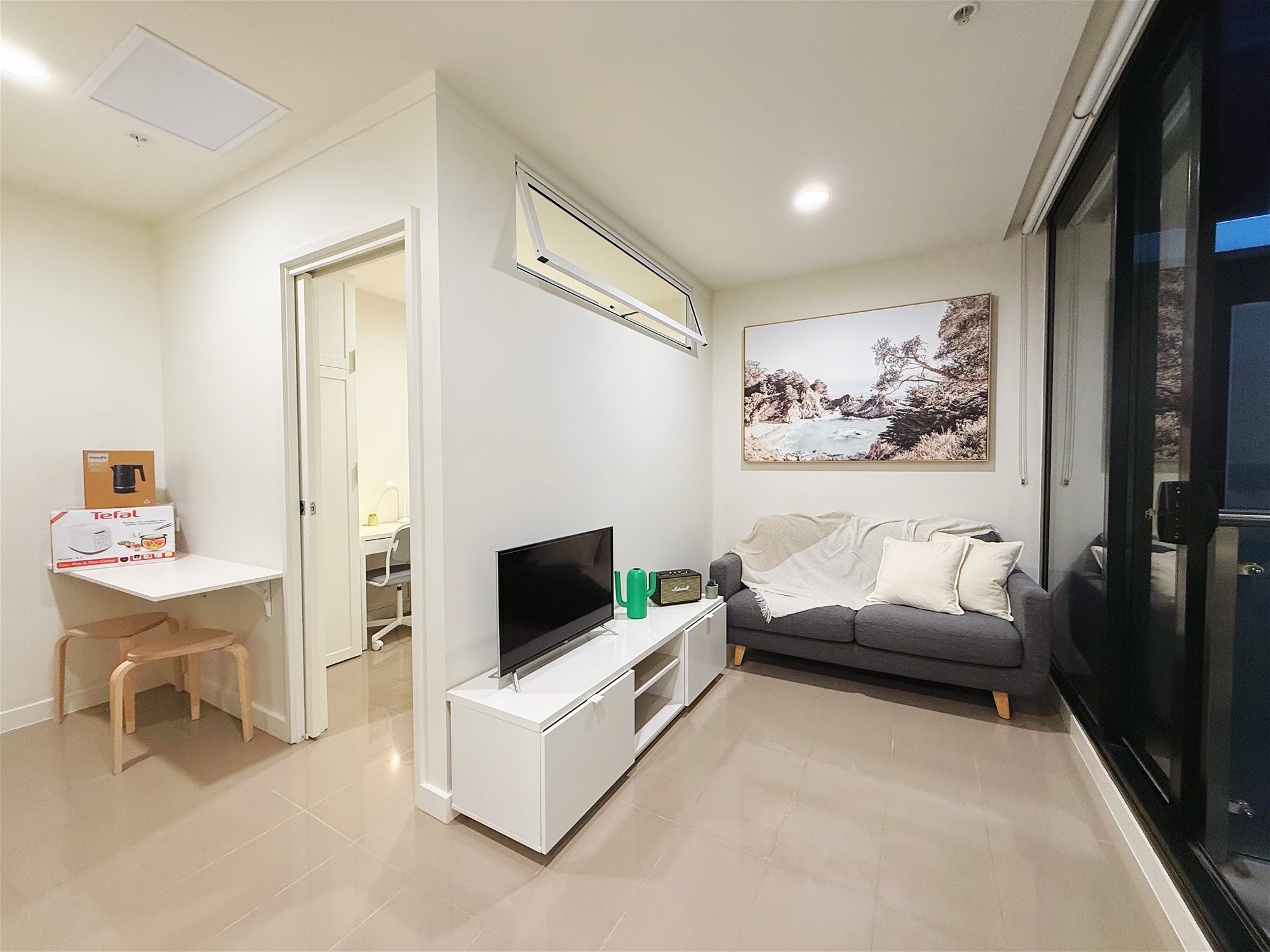 Fantastic Fully Furnished 3 Bedroom Apartment