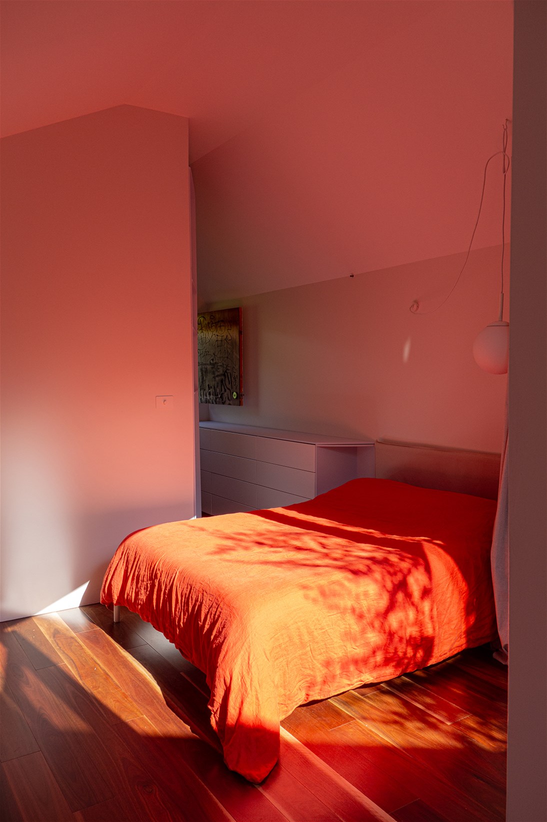 Light-Filled Workers Cottage in Prime 10